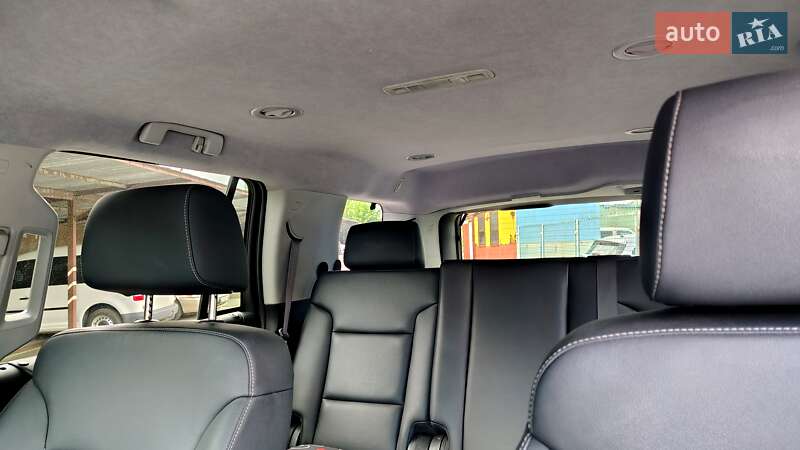 Внедорожник / Кроссовер Chevrolet Tahoe 2016 в Остроге