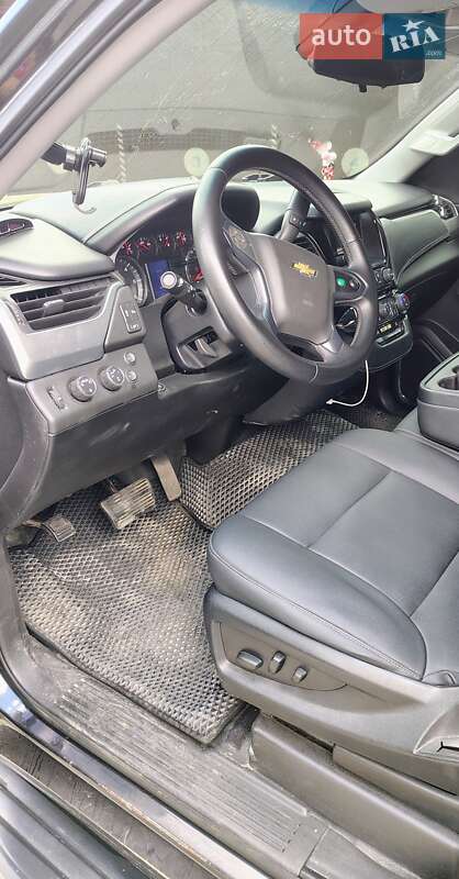 Внедорожник / Кроссовер Chevrolet Tahoe 2016 в Остроге