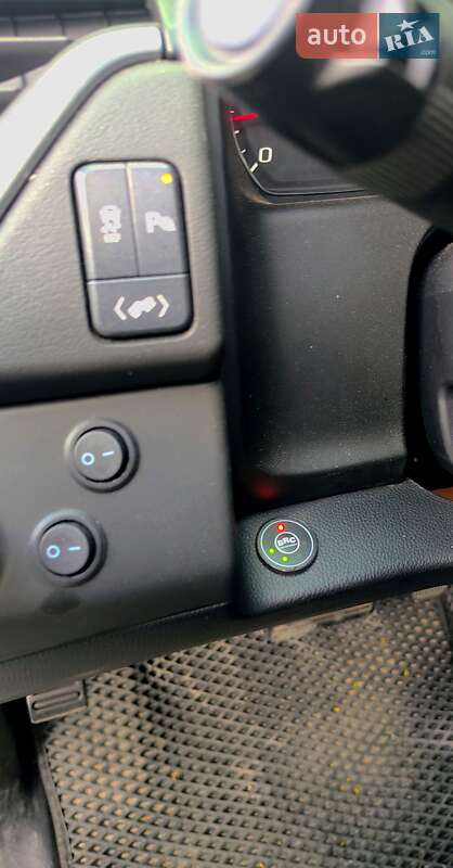 Внедорожник / Кроссовер Chevrolet Tahoe 2016 в Остроге