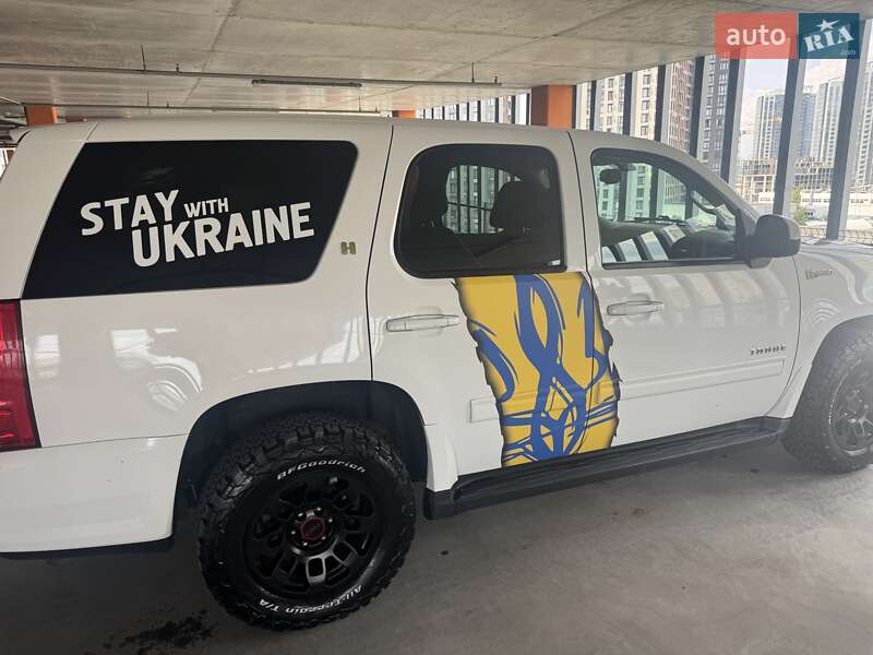 Позашляховик / Кросовер Chevrolet Tahoe 2012 в Києві
