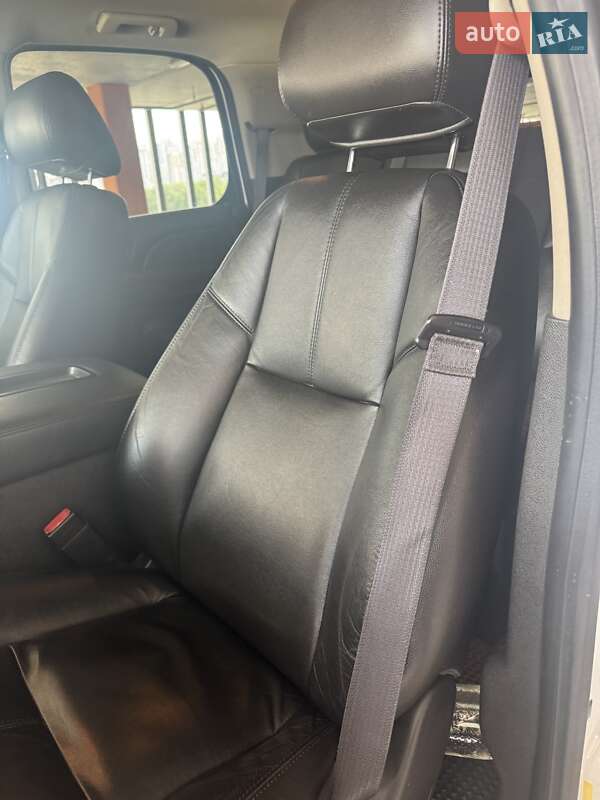 Позашляховик / Кросовер Chevrolet Tahoe 2012 в Києві