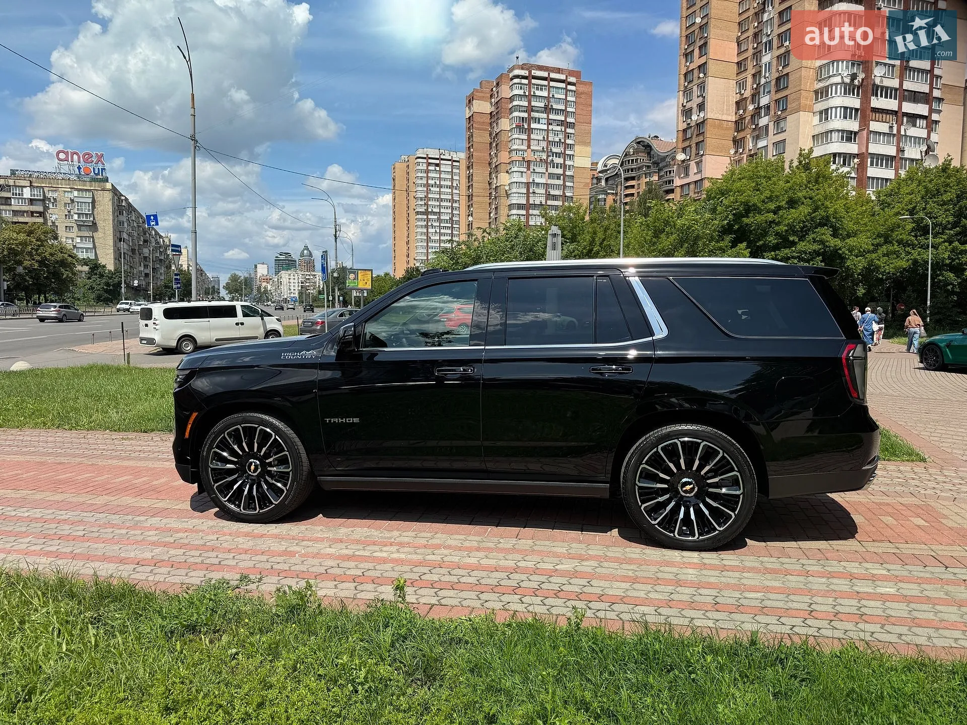 2026 Chevrolet Tahoe - мініатюра 12