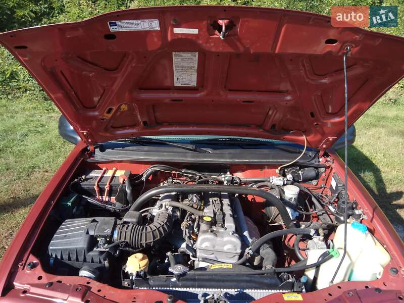 Внедорожник / Кроссовер Chevrolet Tracker 2000 в Киеве