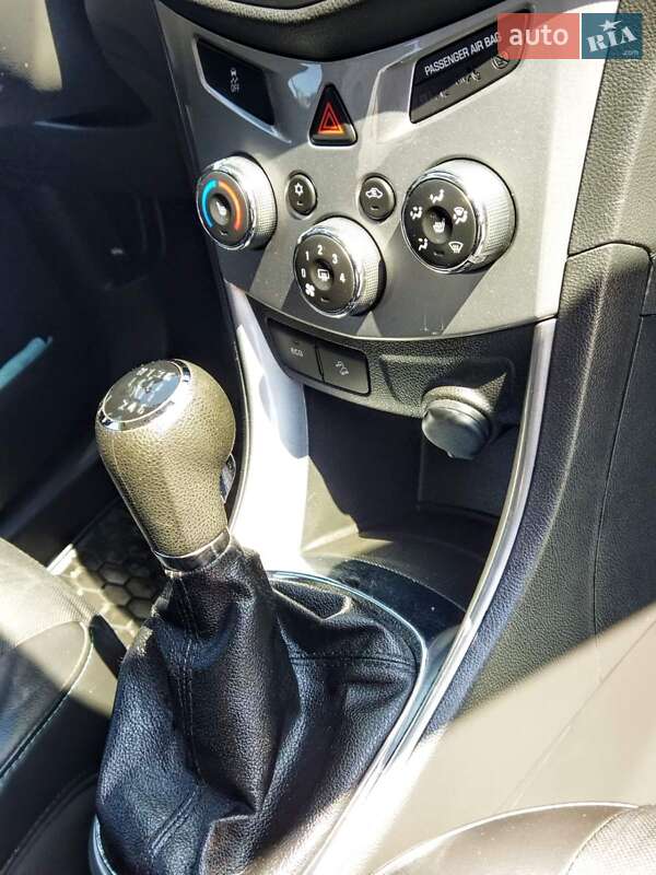 Внедорожник / Кроссовер Chevrolet Tracker 2014 в Каменец-Подольском