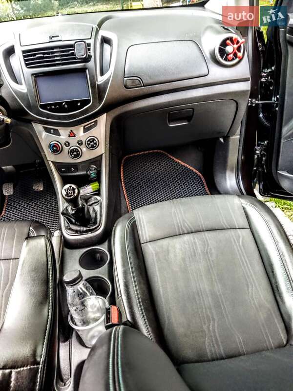 Внедорожник / Кроссовер Chevrolet Tracker 2014 в Каменец-Подольском