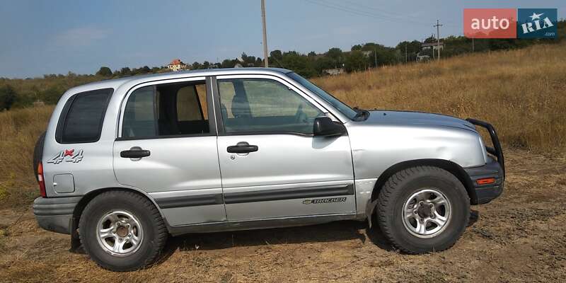 Внедорожник / Кроссовер Chevrolet Tracker 2000 в Днепре