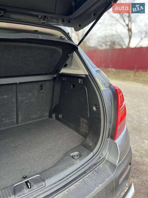 Внедорожник / Кроссовер Chevrolet Tracker 2013 в Киеве