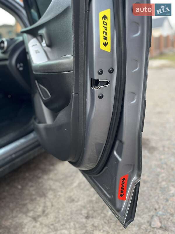 Внедорожник / Кроссовер Chevrolet Tracker 2013 в Киеве