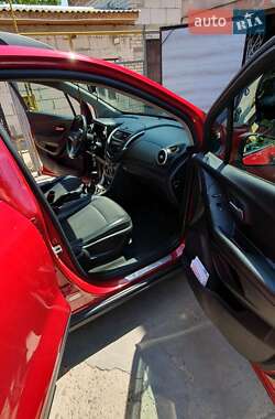 Внедорожник / Кроссовер Chevrolet Tracker 2014 в 