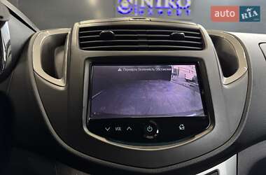 Внедорожник / Кроссовер Chevrolet Tracker 2013 в 