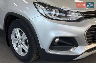 Внедорожник / Кроссовер Chevrolet Tracker 2017 в 