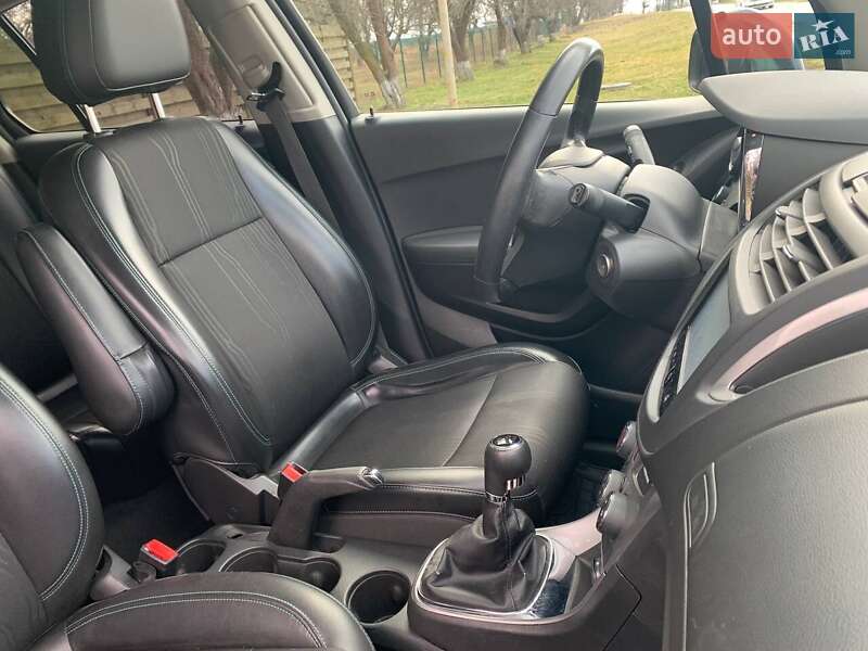 Внедорожник / Кроссовер Chevrolet Tracker 2014 в Киеве