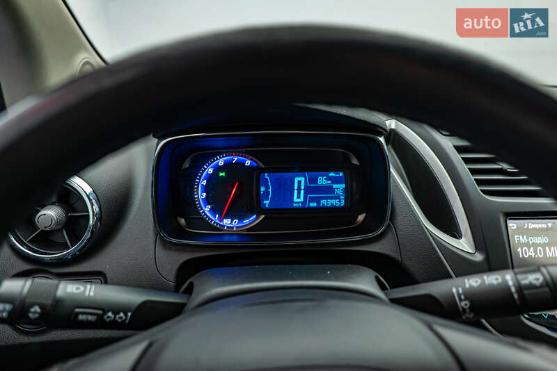 Внедорожник / Кроссовер Chevrolet Tracker 2013 в Киеве