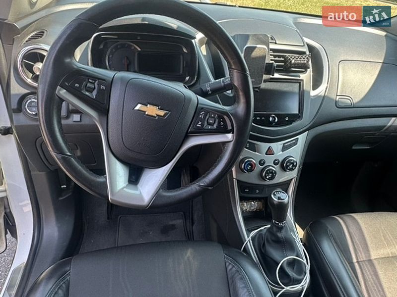 Позашляховик / Кросовер Chevrolet Tracker 2013 в Києві