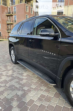 Позашляховик / Кросовер Chevrolet Traverse 2017 в 
