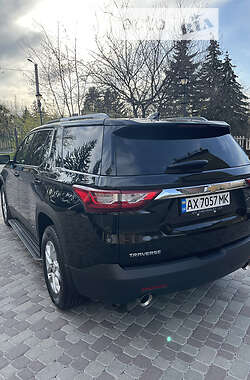 Позашляховик / Кросовер Chevrolet Traverse 2017 в 