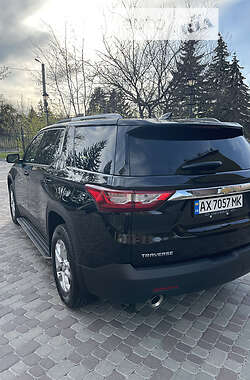 Позашляховик / Кросовер Chevrolet Traverse 2017 в 