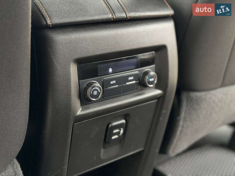 Позашляховик / Кросовер Chevrolet Traverse 2017 в Дніпрі