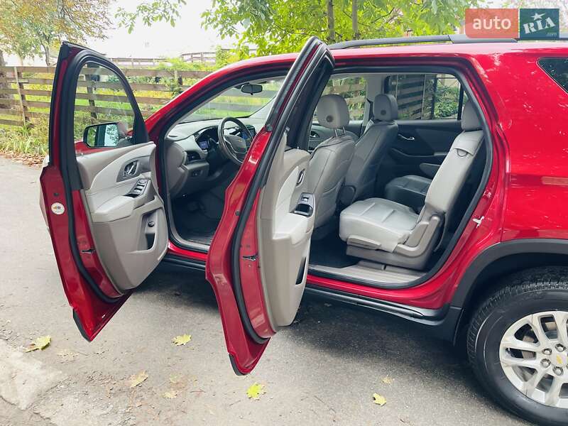 Внедорожник / Кроссовер Chevrolet Traverse 2020 в Киеве