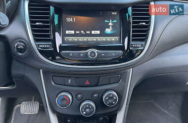 Внедорожник / Кроссовер Chevrolet Trax 2017 в 