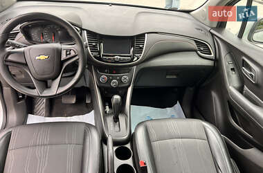 Внедорожник / Кроссовер Chevrolet Trax 2017 в 