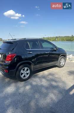 Позашляховик / Кросовер Chevrolet Trax 2017 в 