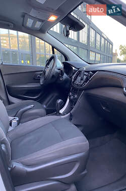 Внедорожник / Кроссовер Chevrolet Trax 2017 в 