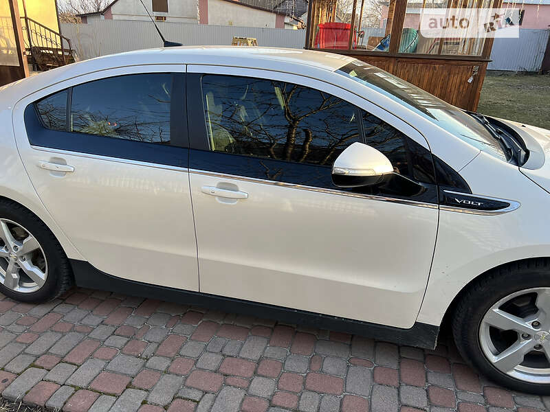 Хэтчбек Chevrolet Volt 2013 в Киеве