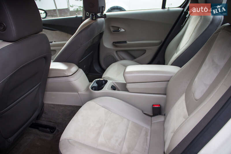 Лифтбек Chevrolet Volt 2013 в Луцке