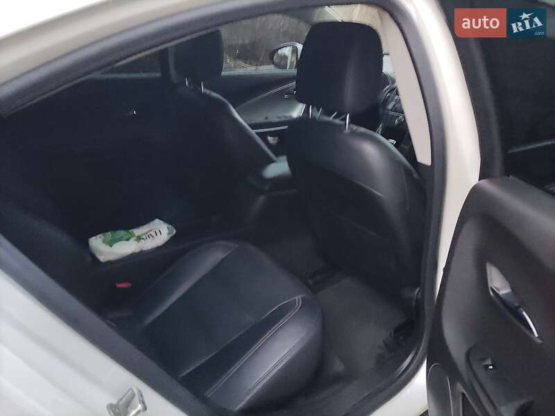 Хэтчбек Chevrolet Volt 2011 в Житомире