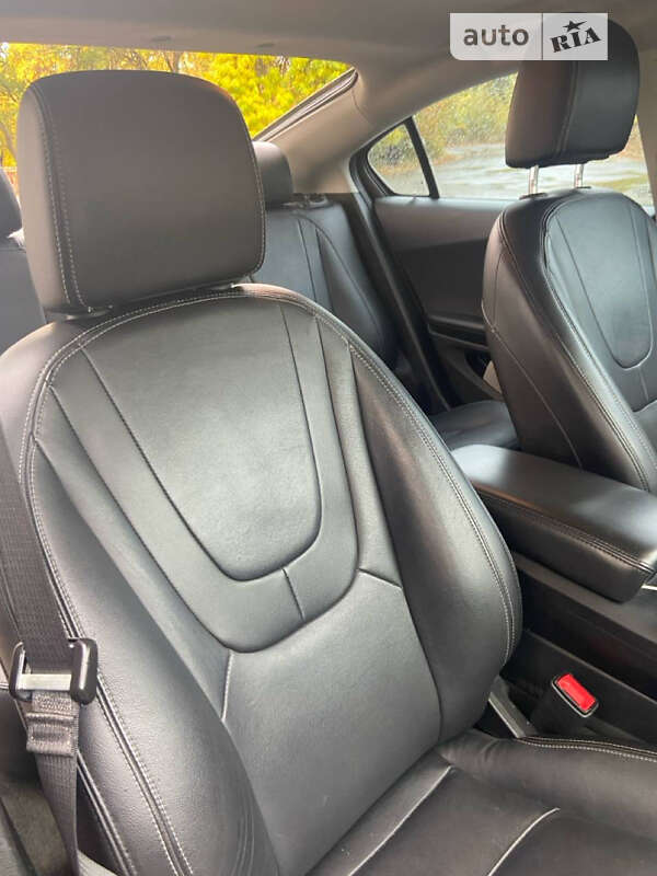Хэтчбек Chevrolet Volt 2015 в Николаеве