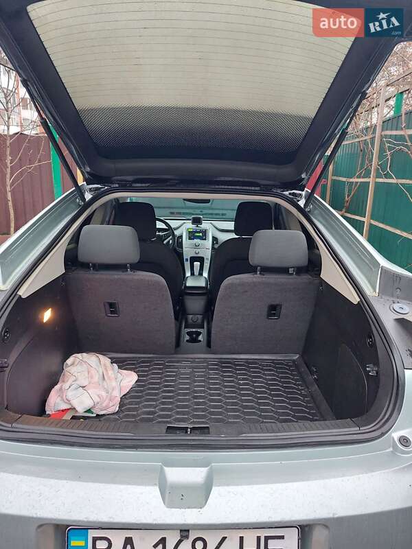 Хэтчбек Chevrolet Volt 2011 в Кропивницком