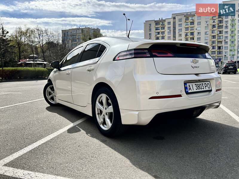 Хэтчбек Chevrolet Volt 2014 в Киеве