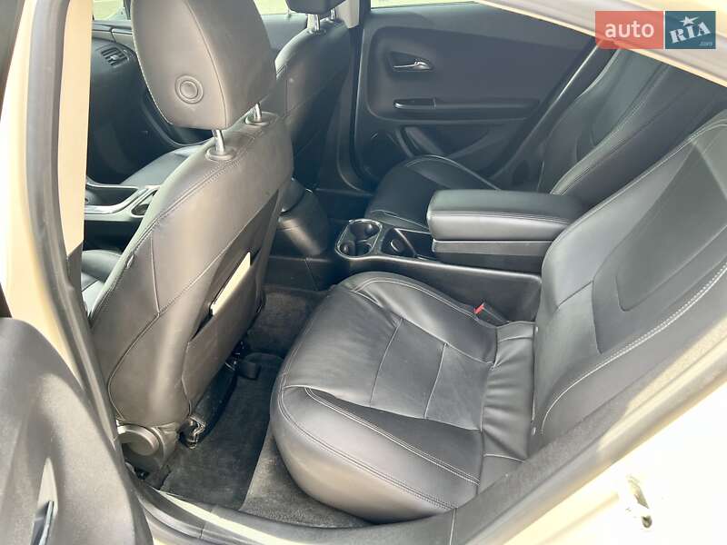 Хэтчбек Chevrolet Volt 2014 в Киеве