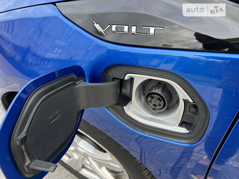 Хэтчбек Chevrolet Volt 2016 в Киеве