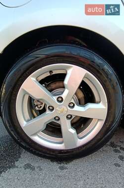 Хэтчбек Chevrolet Volt 2013 в 