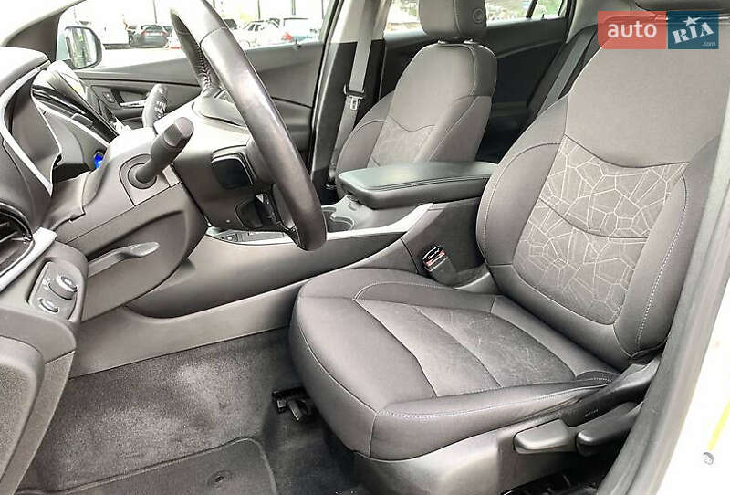 Хэтчбек Chevrolet Volt 2018 в Киеве