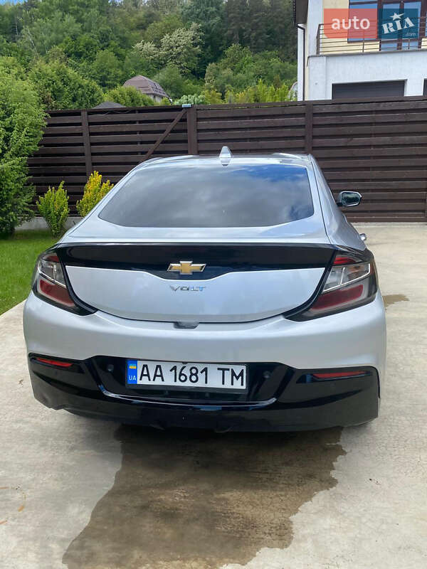 Хэтчбек Chevrolet Volt 2016 в Киеве