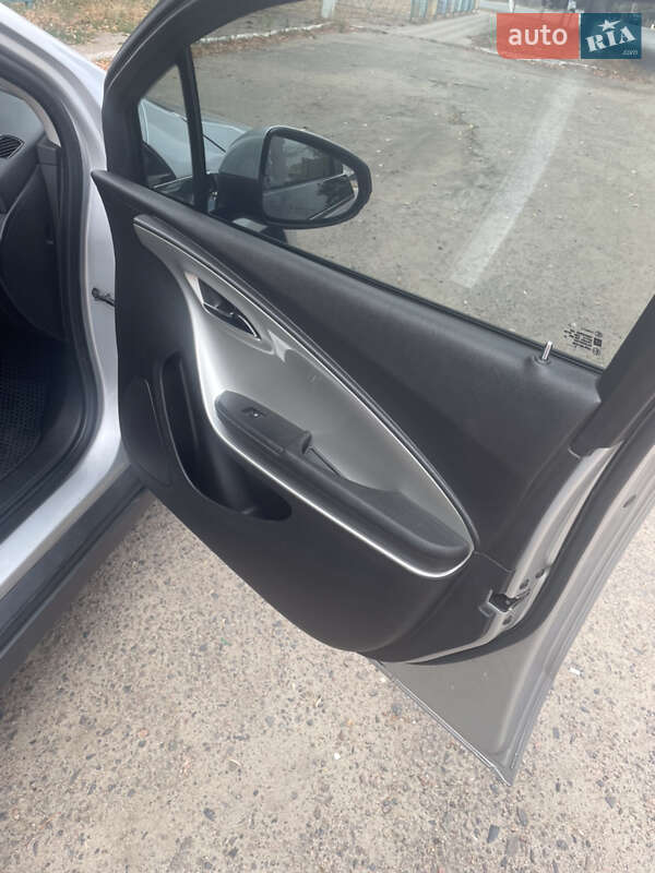 Хэтчбек Chevrolet Volt 2012 в Ширяево