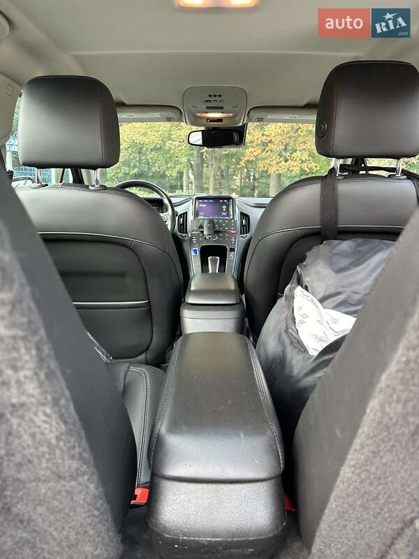 Хэтчбек Chevrolet Volt 2014 в Киеве