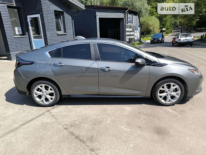 Хэтчбек Chevrolet Volt 2017 в Киеве