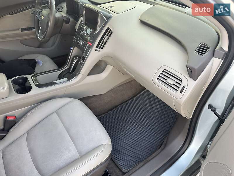 Хэтчбек Chevrolet Volt 2013 в Сумах
