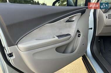 Хэтчбек Chevrolet Volt 2013 в 