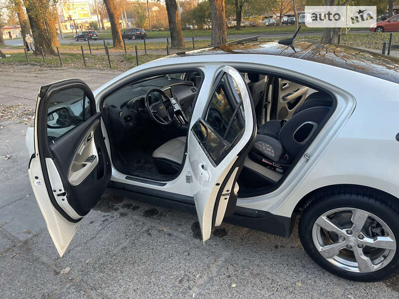 Хетчбек Chevrolet Volt 2011 в Львові