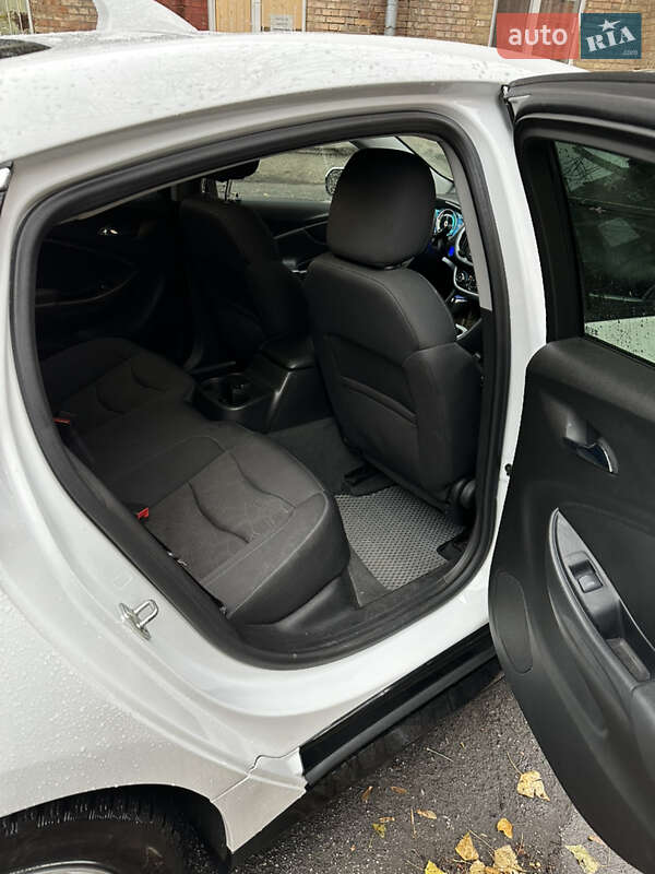 Хэтчбек Chevrolet Volt 2016 в Черноморске