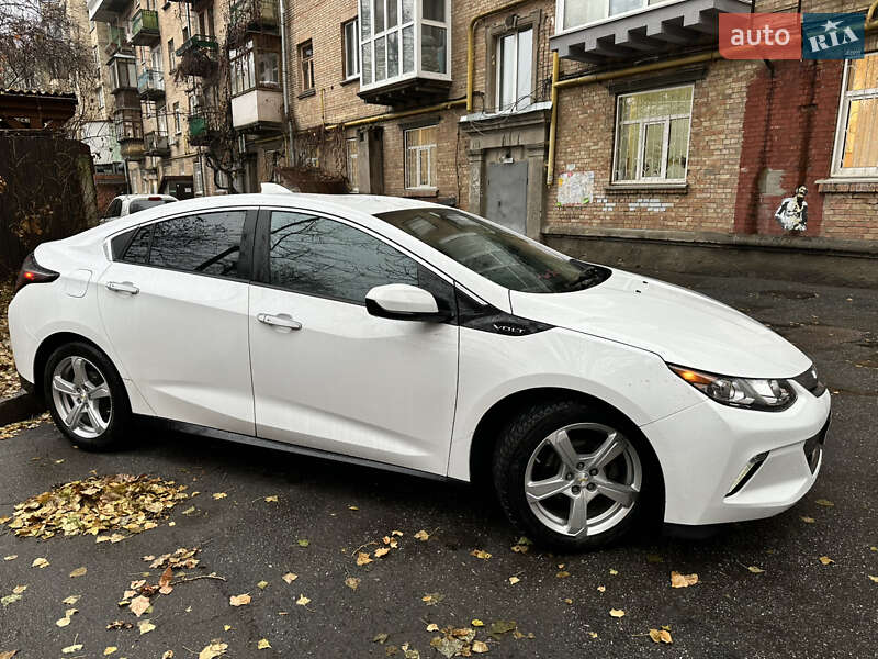 Хэтчбек Chevrolet Volt 2016 в Черноморске