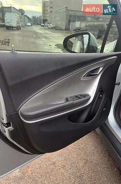 Хэтчбек Chevrolet Volt 2011 в 