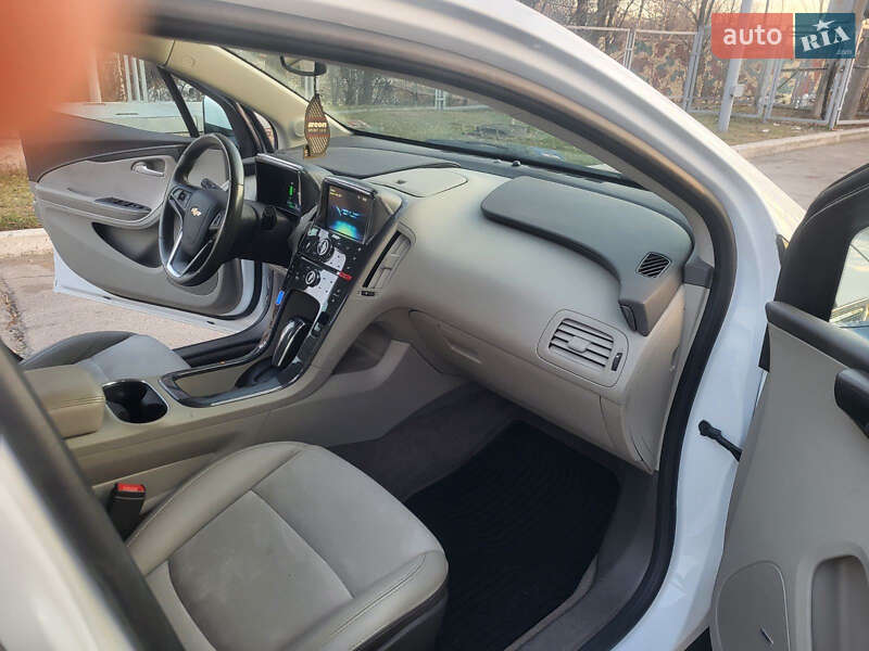Хэтчбек Chevrolet Volt 2013 в Золотоноше