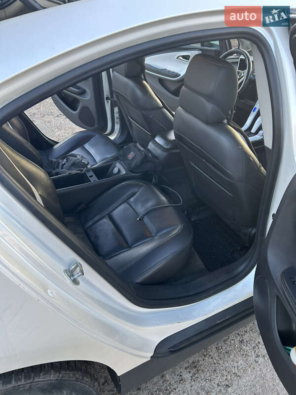 Хэтчбек Chevrolet Volt 2012 в Киеве