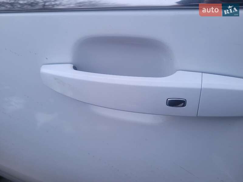 Хэтчбек Chevrolet Volt 2014 в Умани